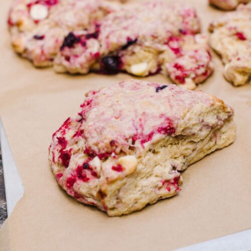 scones pepites de chocolat blanc et framboise